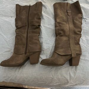 Brown boots with small heel